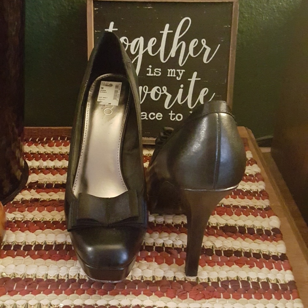 Nine & Co Black leather and satin trim with bow